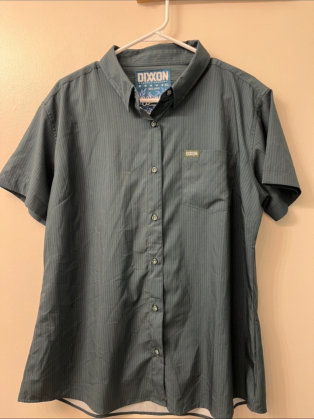 DIXXON Women's Short-Sleeve Button-Down Shirt in Green